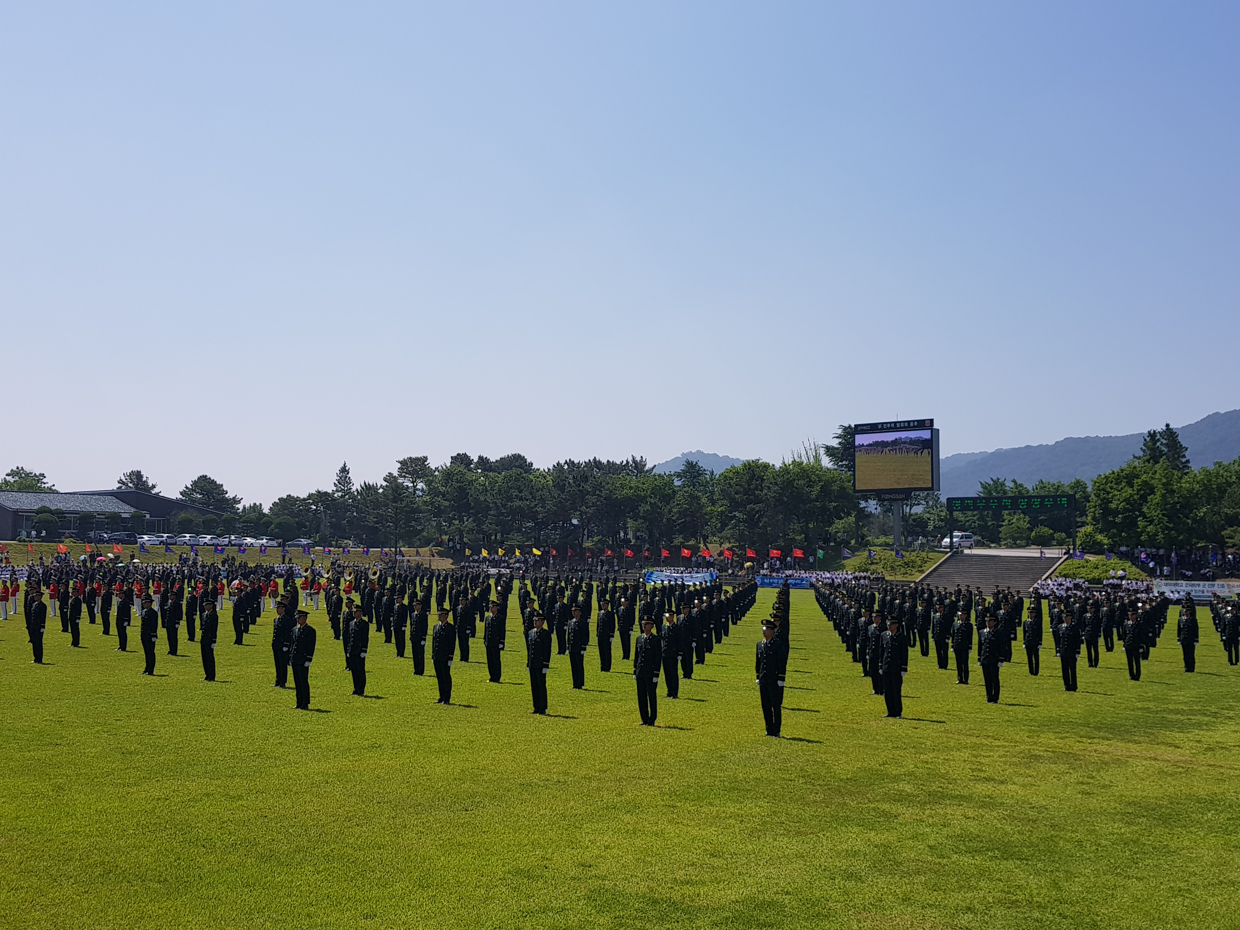 전문대 군장학생(군 가산복무 지원금을 받는)부사관 임관식 장면 상세정보 페이지로 이동하기