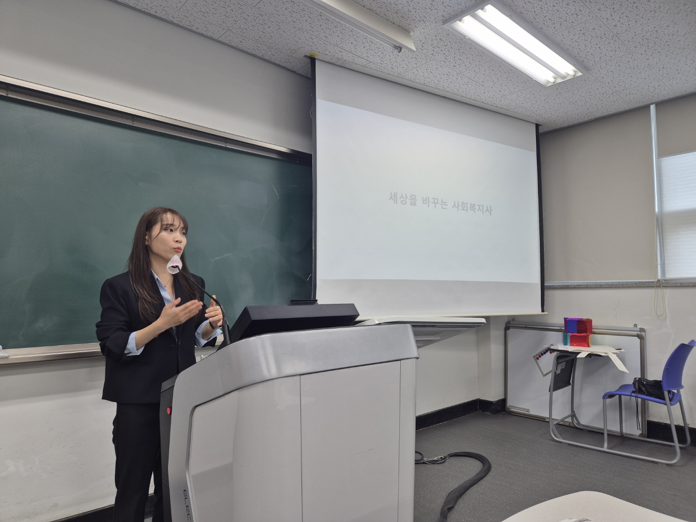 사회복지 현장 전문가 초청특강  '세상을 바꾸는 사회복지사'  상세정보 페이지로 이동하기