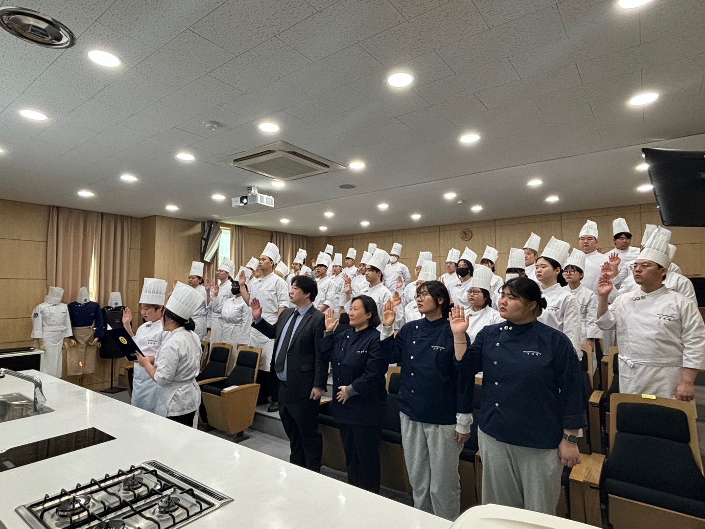 호텔조리제빵과, 영셰프 선서식 개최 상세정보 페이지로 이동하기